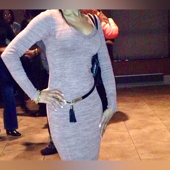 Long V-Neck Knit Maxi Sweater Dress in soft rose-pink. - Picture 4 of 5